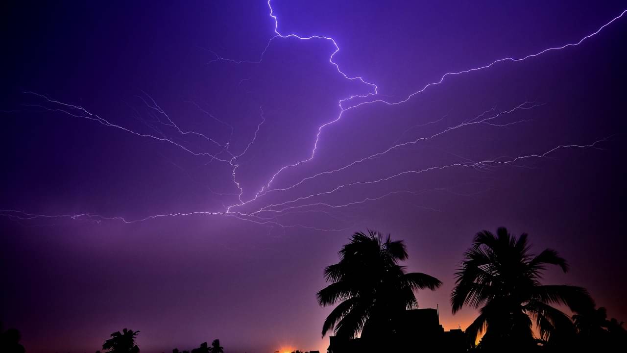 Weather Update: উত্তর গাঙ্গেয় পশ্চিমবঙ্গে ঘুরপাক খাচ্ছে ঘূর্ণাবর্ত, শনি থেকে সোম কেন ভয় বাংলার