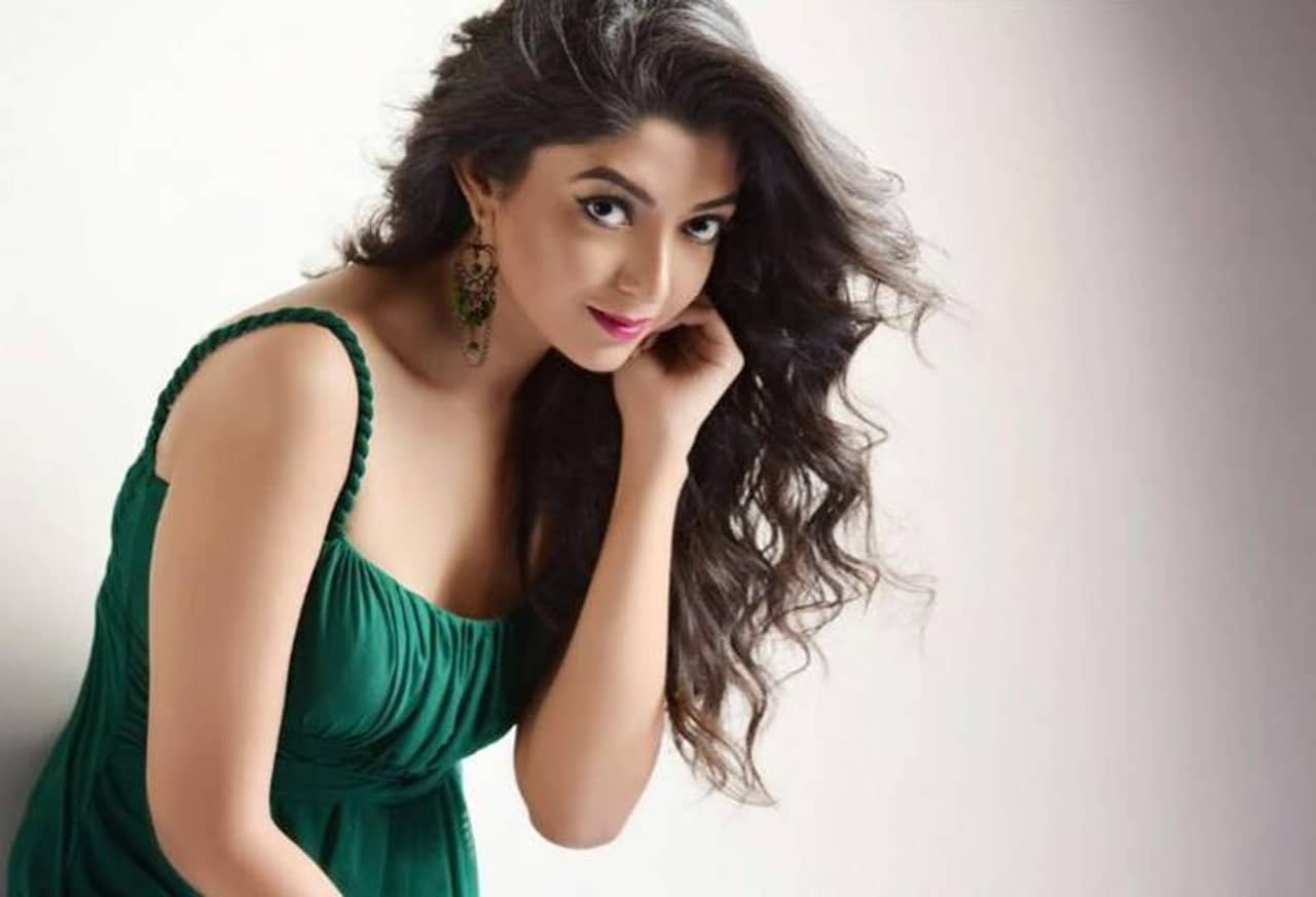 অনেক আশা ছিল যাদের থেকে, তারা ডাকেনি, মন ভাঙে দেবলীনার