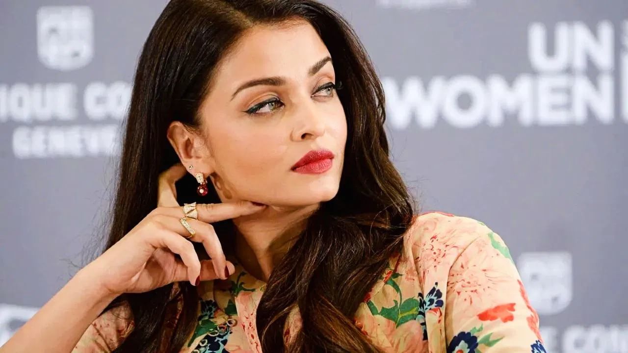 ঐশ্বর্য চার মাসের অন্তঃসত্ত্বা! শুনে কার মাথায় আকাশ ভেঙে পড়ল? ঐশ্বর্য চার মাসের অন্তঃসত্ত্বা! শুনে কার মাথায় আকাশ ভেঙে পড়ল?