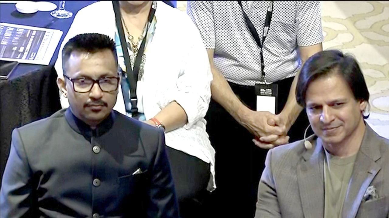 'সমাজ আপনাকে তার দাম দেবে...', TV9 গ্লোবাল সামিটে কী নিয়ে মুখ খুললেন বিবেক? 'সমাজ আপনাকে তার দাম দেবে...', TV9 গ্লোবাল সামিটে কী নিয়ে মুখ খুললেন বিবেক?