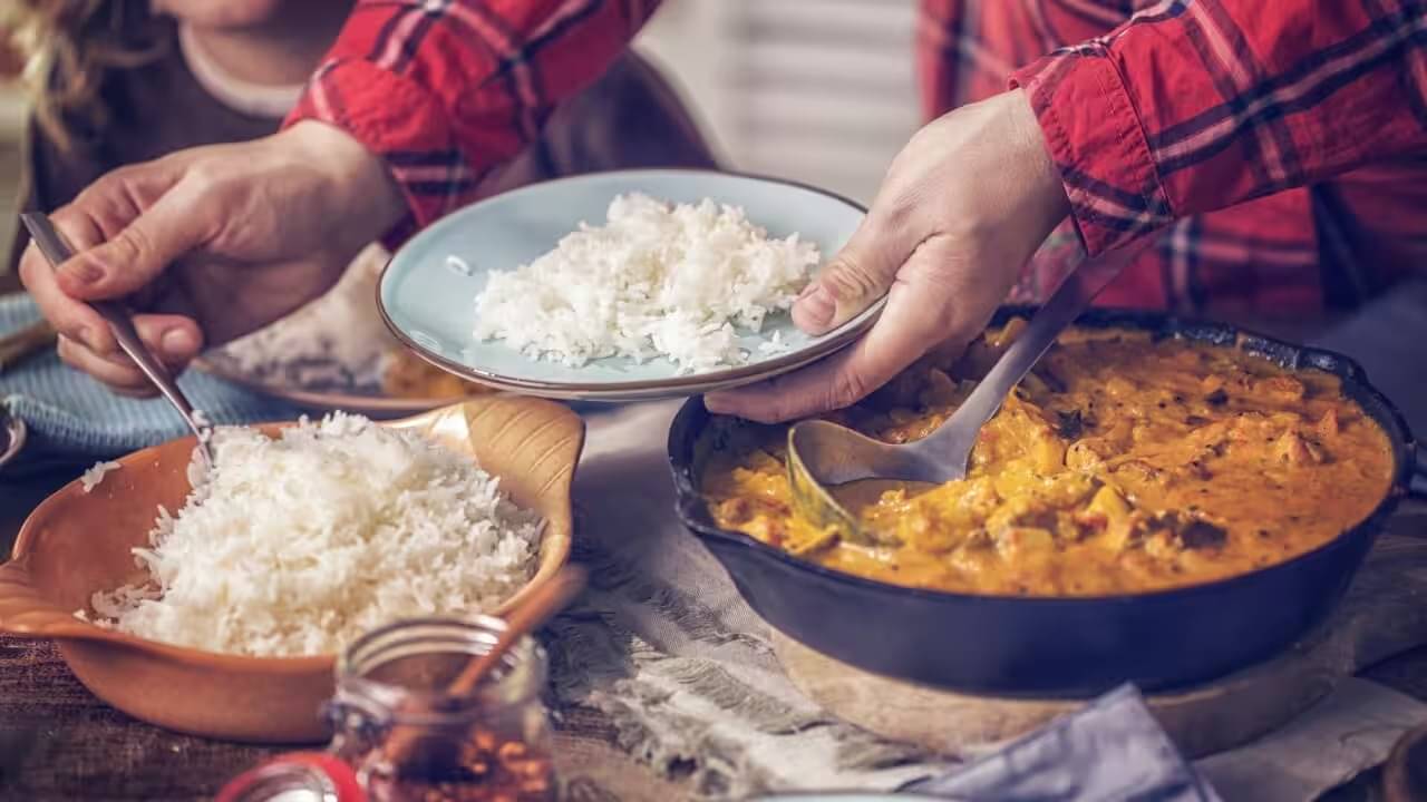 পলকে কাটবে অভাব, ভাত রান্নার আগে এই নিয়ম মানছেন তো?