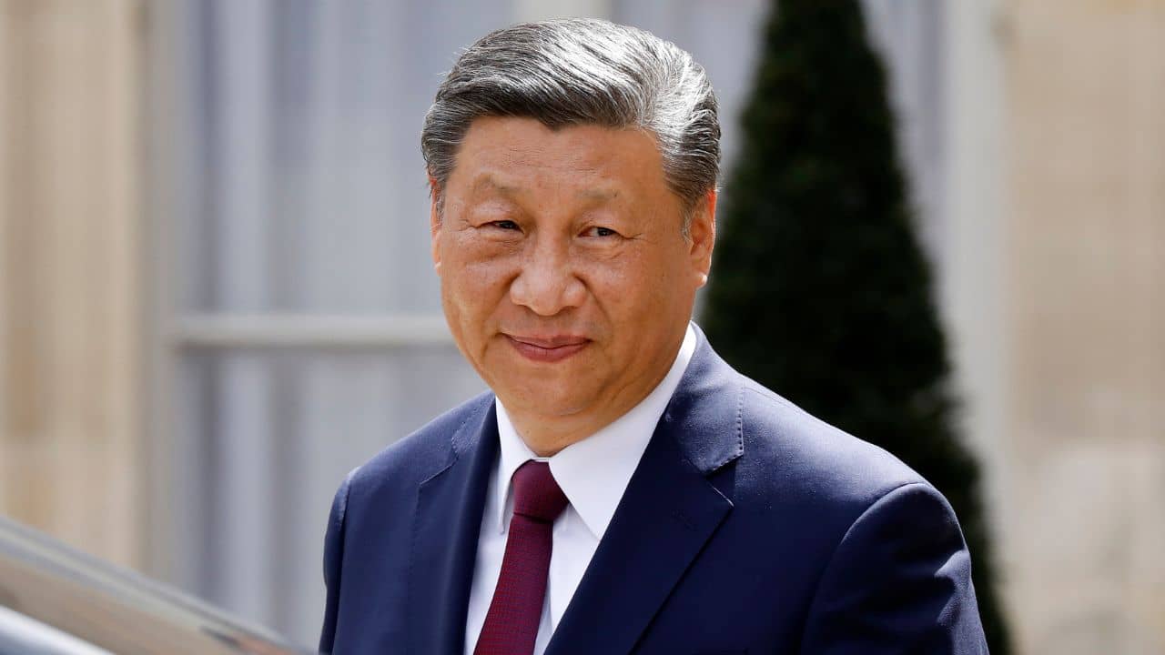 China-র কূটনৈতিক পদক্ষেপ, বন্ধ হতে পারে Electric Vehicle থেকে Smartwatch-Earbuds উৎপাদন, বিরাট চাপে পড়তে চলেছে গোটা বিশ্ব!