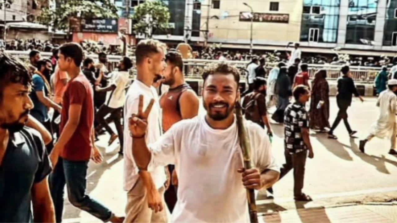 Voter List Rigging: বাংলাদেশের কোটা-আন্দোলনে লাঠি উঁচিয়ে যোগ দেওয়া নিউটন কাকদ্বীপেরও ভোটার! রয়েছে তৃণমূল-ঘনিষ্ঠতা Voter List Rigging: বাংলাদেশের কোটা-আন্দোলনে লাঠি উঁচিয়ে যোগ দেওয়া নিউটন কাকদ্বীপেরও ভোটার! রয়েছে তৃণমূল-ঘনিষ্ঠতা