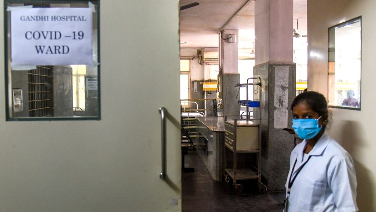 COVID-19: ২৪ ঘণ্টায় ৪ জনের মৃত্যু! সংক্রমণে এগিয়ে বাংলাও, দেশে আক্রান্ত বেড়ে কত হল? COVID-19: ২৪ ঘণ্টায় ৪ জনের মৃত্যু! সংক্রমণে এগিয়ে বাংলাও, দেশে আক্রান্ত বেড়ে কত হল?