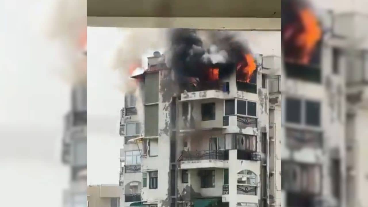 Fire in Apartment: আবাসনে আগুন! প্রাণ রক্ষার্থে আট তলা থেকে ঝাঁপ বাবা ও দুই সন্তানের, তারপর...