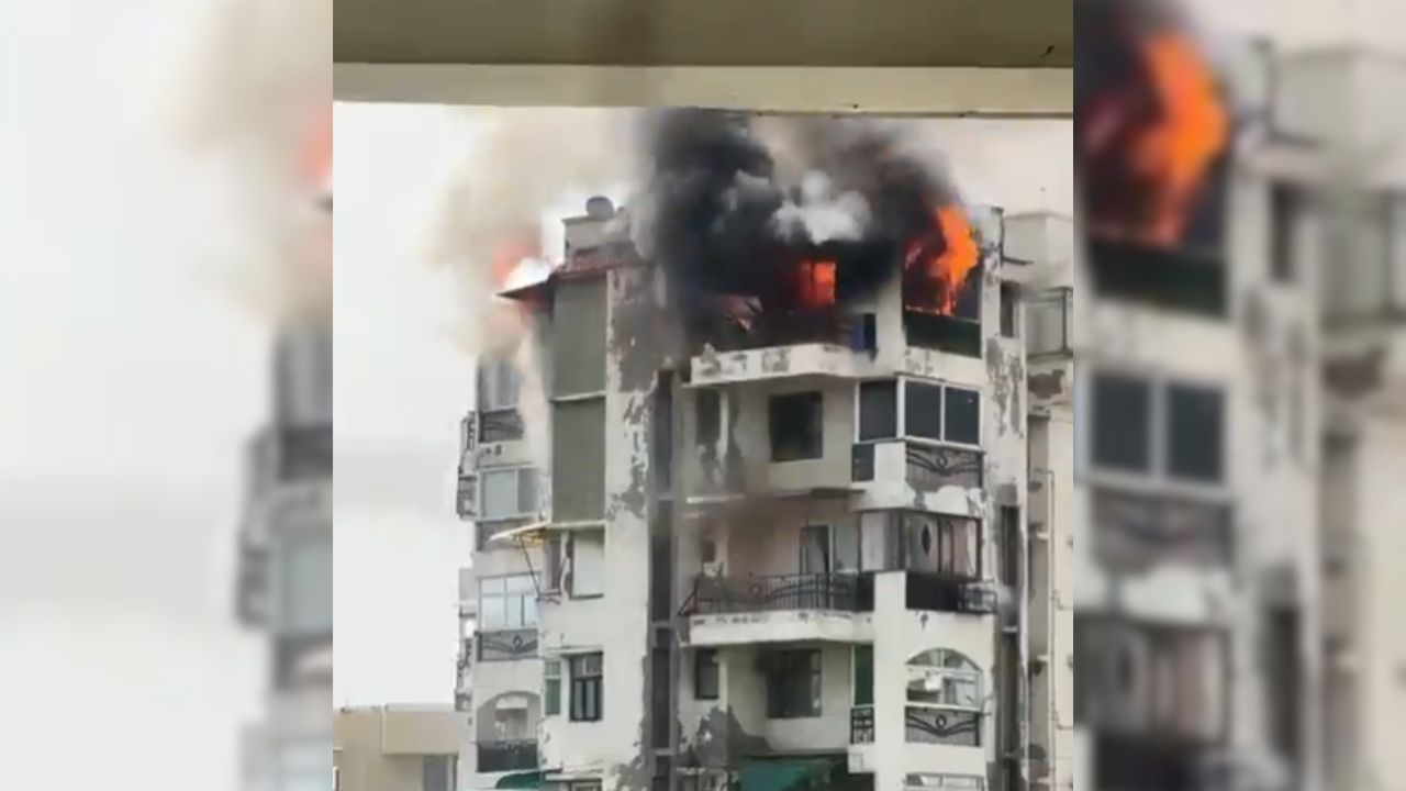 Fire in Apartment: আবাসনে আগুন! প্রাণ রক্ষার্থে আট তলা থেকে ঝাঁপ বাবা ও দুই সন্তানের, তারপর... Fire in Apartment: আবাসনে আগুন! প্রাণ রক্ষার্থে আট তলা থেকে ঝাঁপ বাবা ও দুই সন্তানের, তারপর...