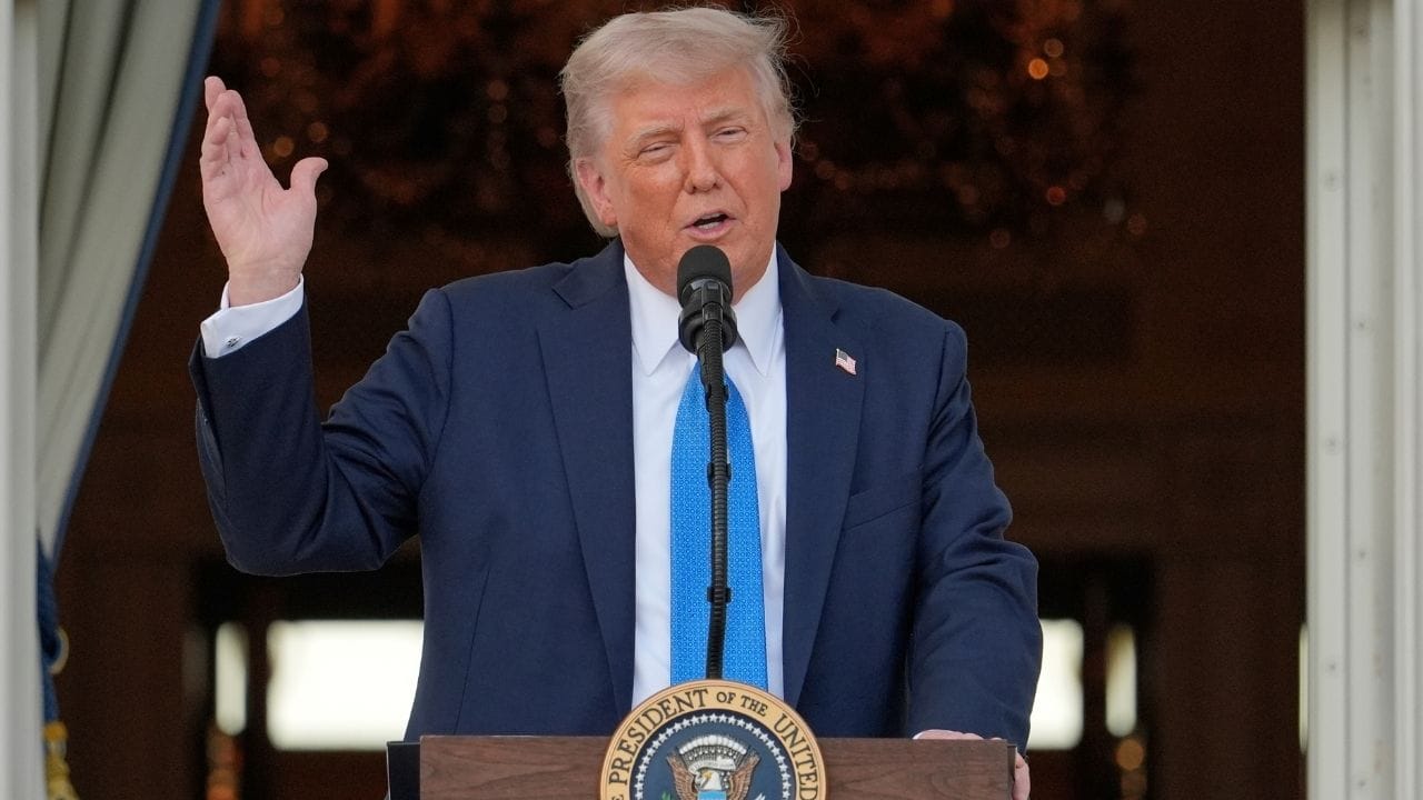 ট্রাম্পের খাঁড়া, এই ১২ দেশের নাগরিক পা রাখতে পারবে না আমেরিকায়! কোন কোন দেশ তালিকায়? ট্রাম্পের খাঁড়া, এই ১২ দেশের নাগরিক পা রাখতে পারবে না আমেরিকায়! কোন কোন দেশ তালিকায়?