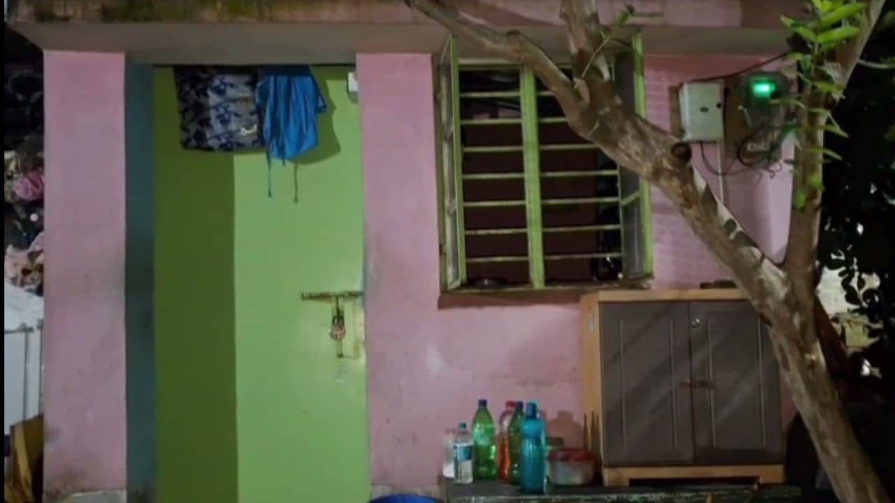 Hooghly: দুই জা-এর মধ্যে ঝামেলা, গায়ে আগুন লাগা অবস্থায় রাস্তায় বেরিয়ে এলেন বড় জন, তারপর...