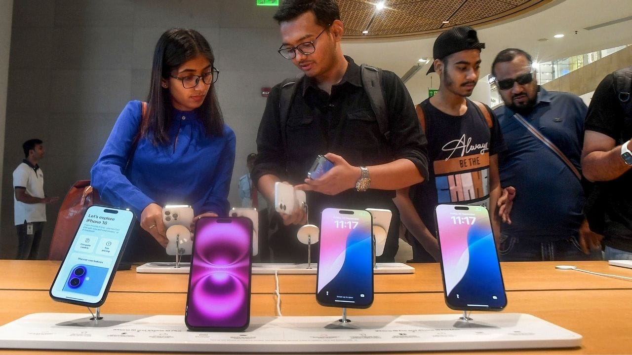 নিশ্চিন্তে কিনুন iPhone-MacBook, খারাপ হলে দায়িত্ব TATA-র নিশ্চিন্তে কিনুন iPhone-MacBook, খারাপ হলে দায়িত্ব TATA-র