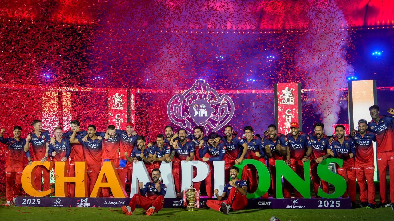 ৩ জুন আমেদাবাদের নরেন্দ্র মোদী স্টেডিয়ামে আইপিএলের ফাইনালে মুখোমুখি হয়েছিল রয়্যাল চ্যালেঞ্জার্স ও পঞ্জাব কিংস। সেখানে ৬ রানে আরসিবি জিতে এ বারের আইপিএল চ্যাম্পিয়ন হয়েছে।