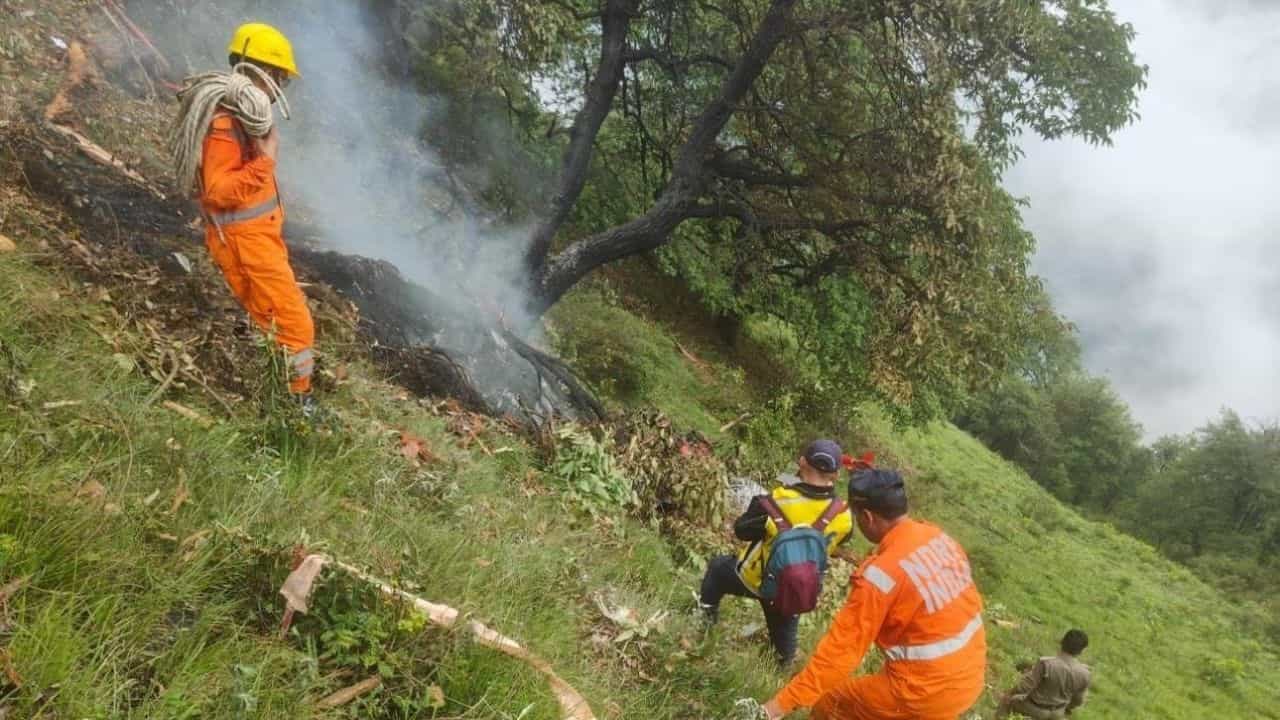 Kedarnath Chopper Crash: কেদারনাথে ভেঙে পড়ল হেলিকপ্টার, মৃত ৭ পুণ্যার্থী Kedarnath Chopper Crash: কেদারনাথে ভেঙে পড়ল হেলিকপ্টার, মৃত ৭ পুণ্যার্থী
