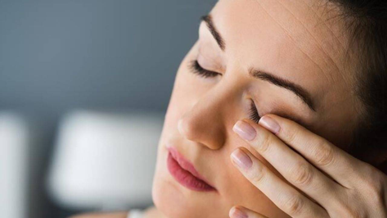 Astro Tips: বাঁ চোখ কাঁপলে কী হয়? পুরুষ এবং নারীর ক্ষেত্রে আছে আলাদা আলাদা নিয়ম!