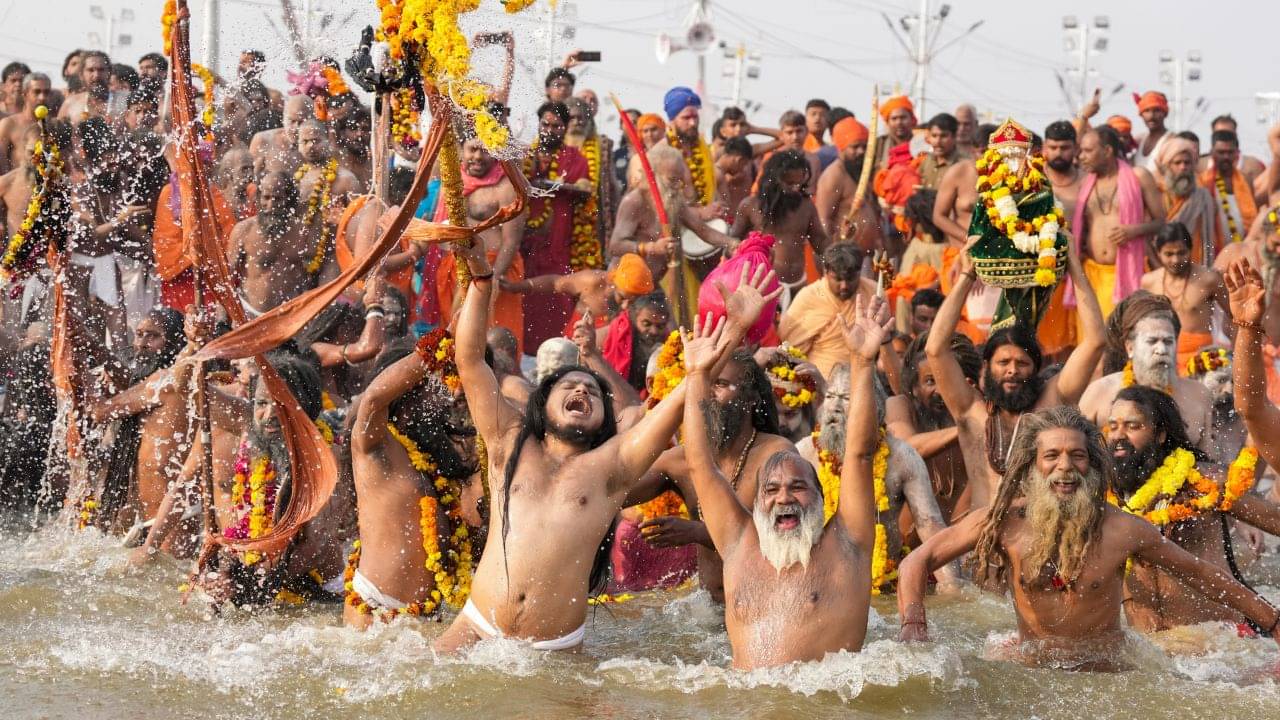 Maha Kumbh Tax: আয় ৫০০ কোটি টাকা! শুধু পুণ্যই নয়, মহাকুম্ভ ভরাল ট্যাঁকও