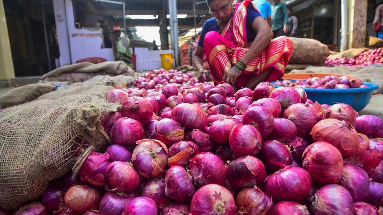 Onion Price Hike: অপমৃত্যু পেঁয়াজের! শুধু ঝাঁঝে নয়, দামেও কাঁদিয়ে ছাড়বে দেশকে