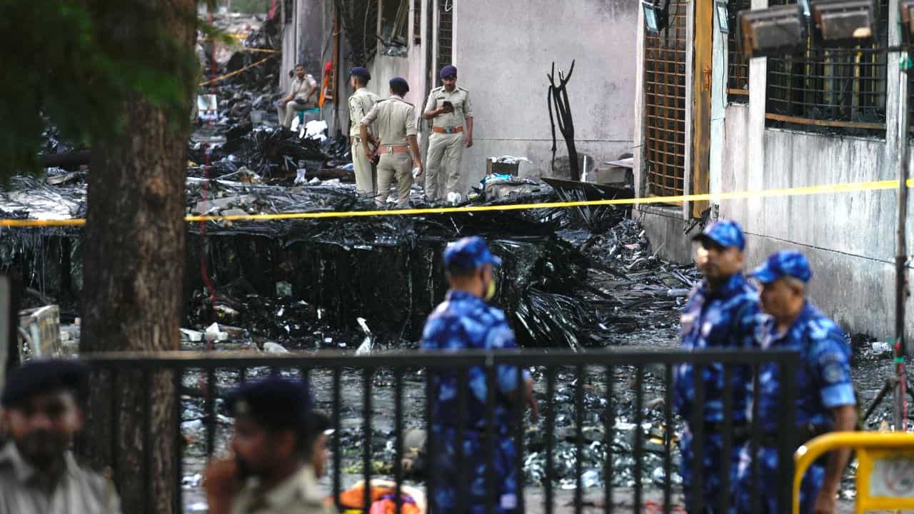 Ahmedabad Plane Crash Live: আহমেদাবাদ বিমান দুর্ঘটনার ২৪ ঘণ্টা পর উদ্ধার ব্ল্যাক-বক্স Ahmedabad Plane Crash Live: আহমেদাবাদ বিমান দুর্ঘটনার ২৪ ঘণ্টা পর উদ্ধার ব্ল্যাক-বক্স