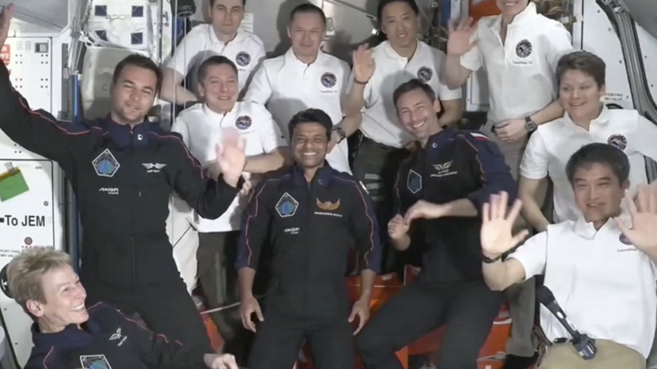 Indian Astronaut Shubhanshu Sukla: ভারতীয় বলে কথা! মহাকাশেও শুভাংশু খাবেন আম-গাজরের হালুয়া, ১৪ দিন কী কাজ করবেন? Indian Astronaut Shubhanshu Sukla: ভারতীয় বলে কথা! মহাকাশেও শুভাংশু খাবেন আম-গাজরের হালুয়া, ১৪ দিন কী কাজ করবেন?