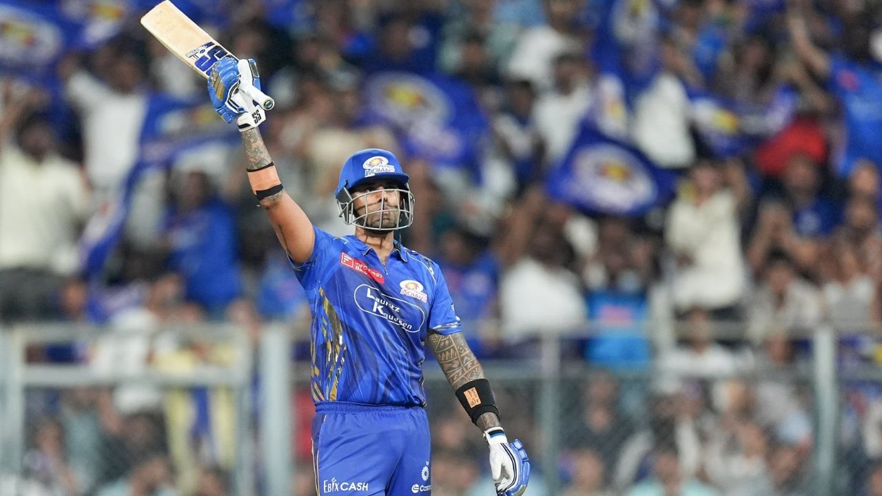 এ বারের আইপিএলের অরেঞ্জ ক্যাপের দ্বিতীয় দাবিদার ছিলেন সূর্যকুমার যাদব। মুম্বই ইন্ডিয়ান্সের জার্সিতে ১৬টি ম্যাচে ৭১৭ রান করেছিলেন। সর্বাধিক ৭৩*। তিনি করেছেন ৫টি হাফসেঞ্চুরি।