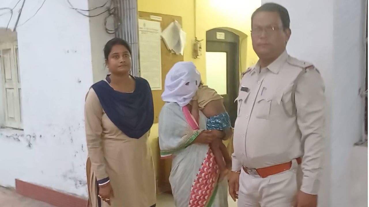Purulia: কোলে বাচ্চা নিয়ে ফোনে কথা, মহিলার ছবি দেখেই চিনল পুলিশ, তারপরই সবটা জানা গেল