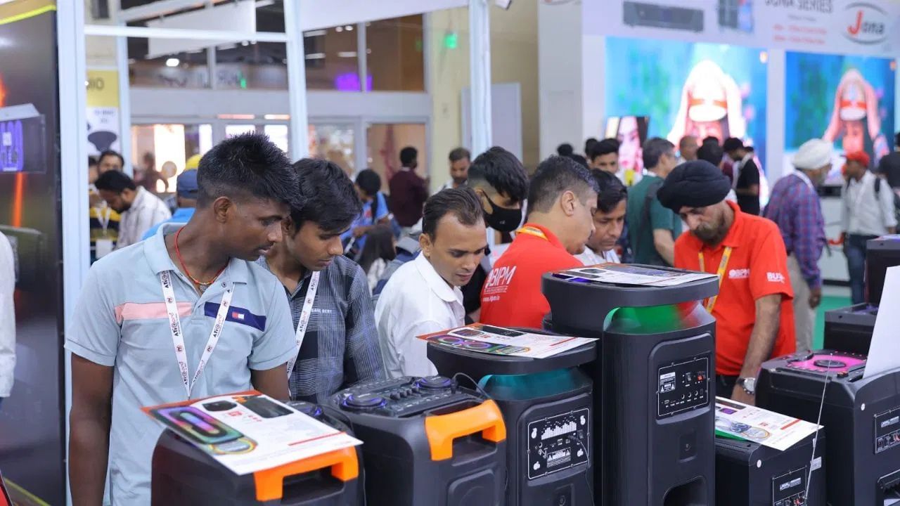 ডিজে লাভারদের জন্য বড় সুখবর। আপনি যদি দিল্লিবাসী হন তাহলে তো কথাই নেই। অনুষ্ঠিত হতে চলেছে ইন্ডিয়ান ডিজে এক্সপো দশম বার্ষিকী উদযাপন। দিল্লির প্রগতি ময়দানের ভারত মণ্ডপে হবে ইন্ডিয়ান ডিজে এক্সপো দশম বর্ষের সেলিব্রেশন।
