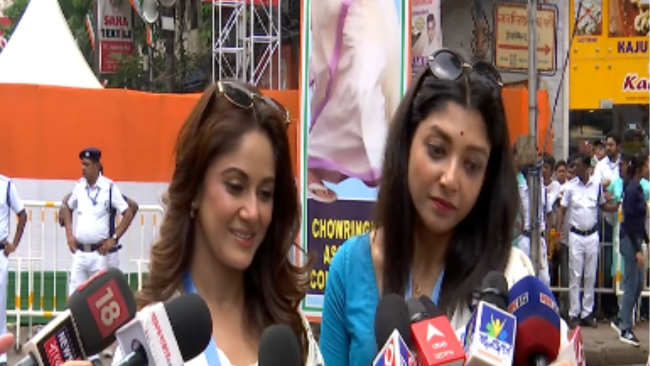 Trina and Devlina Kumar 21st July: সাদা কুর্তি-শাড়িতে দেবলীনা-তৃণারা, হাসি মুখে বললেন, দিদির থেকে সব সময় ভাল কিছু আশা করি Trina and Devlina Kumar 21st July: সাদা কুর্তি-শাড়িতে দেবলীনা-তৃণারা, হাসি মুখে বললেন, দিদির থেকে সব সময় ভাল কিছু আশা করি