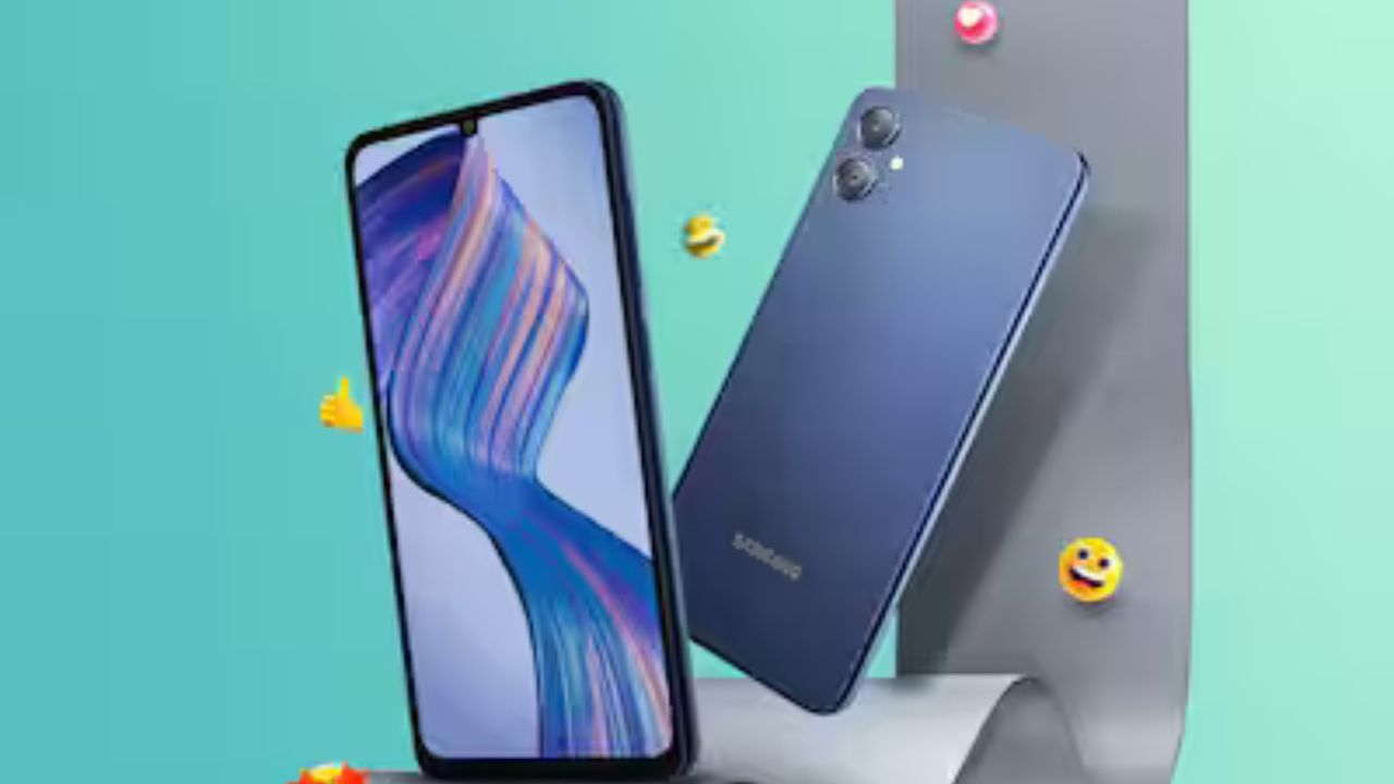 ১। Samsung Galaxy M06 5G - এই স্মার্টফোনে রয়েছে ৬.৭-ইঞ্চির PLS LCD ডিসপ্লে যার রিফ্রেশ রেট ৯০ Hz। রয়েছে ৪ জিবি এবং ৬ জিবি RAM-এর অপশন, MediaTek Dimensity ৬৩০০ প্রসেসর। ফোনে আছে ৫০০০ mAh ব্যাটারি ও ৫০ মেগাপিক্সেল ক্যামেরা। Amazon-এ এর দাম ৭,৯৯৯টাকা।
