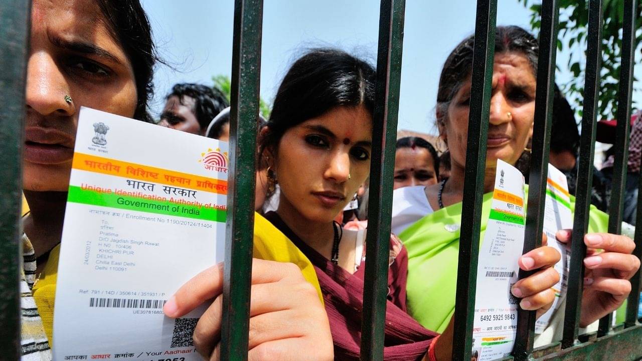 এবার AADHAAR Card-এ থাকছে নতুন এক জিনিস, নকল কার্ড ধরা পড়ে যাবে এক মুহূর্তেই! বিরাট পদক্ষেপ UIDAI-র