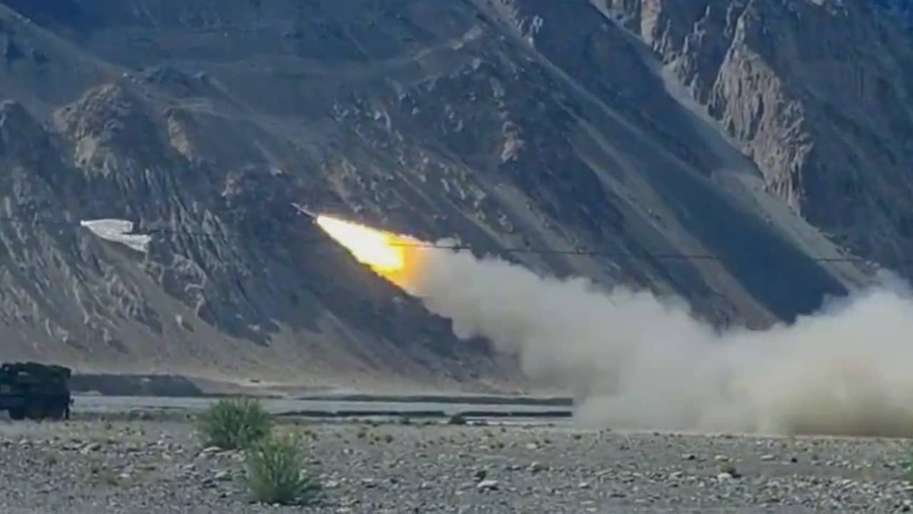Akash Prime Missile: চাপ বাড়ছে শত্রুদের, অগ্নি-১ ও পৃথ্বী ২-র পাশাপাশি লাদাখে হয়ে গেল আকাশ প্রাইম মিসাইলের সফল পরীক্ষা