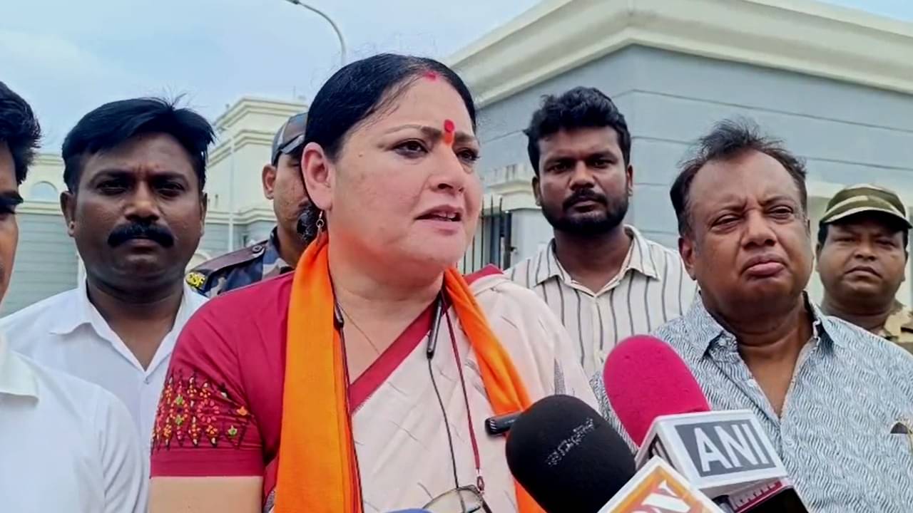 Agnimitra Pauls Health Issue: শ্বাসকষ্ট নিয়ে হাসপাতালে ভর্তি অগ্নিমিত্রা পাল, এখন কেমন আছেন তিনি?