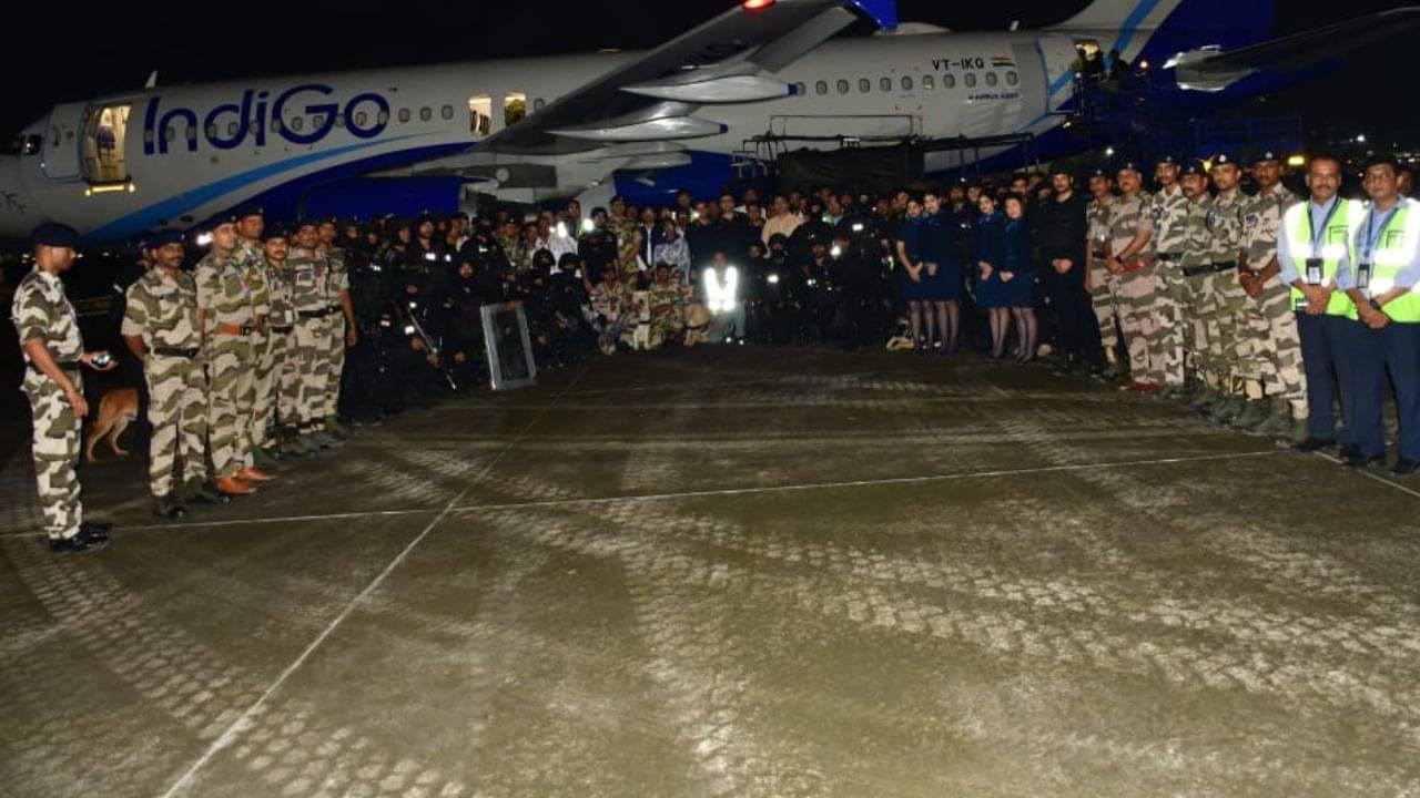 Kolkata Airport: রাতের বেলা কলকাতা বিমানবন্দের নামল আধা সেনা, পুলিশে-পুলিশে ছয়লাপ, কী হচ্ছে সেখানে