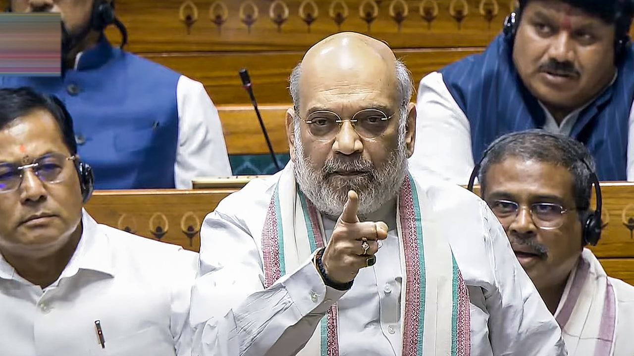 Amit Shah: 'আরও ২০ বছর ওখানেই থাকবেন', সংসদে বিরোধীদের নিশানা শাহর Amit Shah: 'আরও ২০ বছর ওখানেই থাকবেন', সংসদে বিরোধীদের নিশানা শাহর