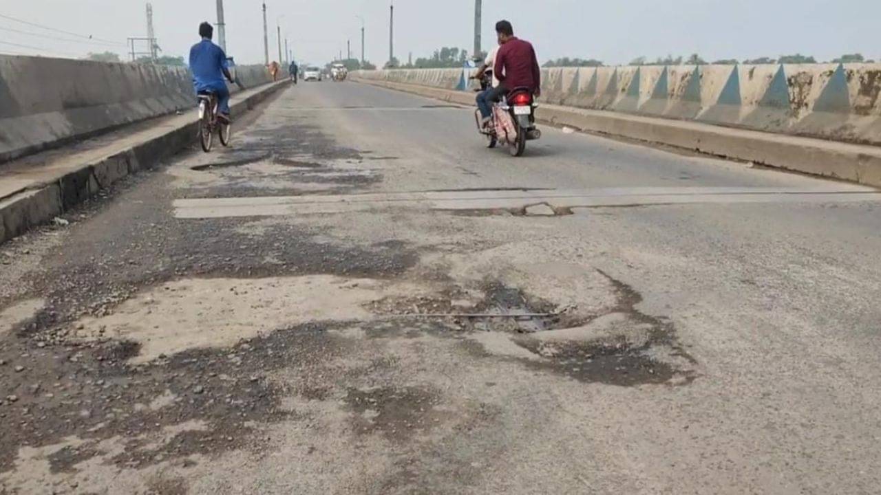 Arambag: এ কী অবস্থা! নড়ছে সেতু, কংক্রিটের ভেতর থেকে রড বেরিয়ে গিয়েছে...