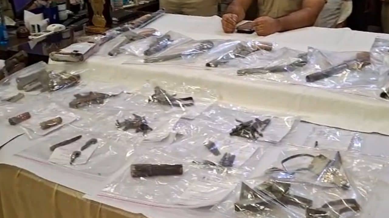 Murshidabad: ডোমকলে অস্ত্র কারখানার হদিশ, উদ্ধার বিপুল আগ্নেয়াস্ত্র