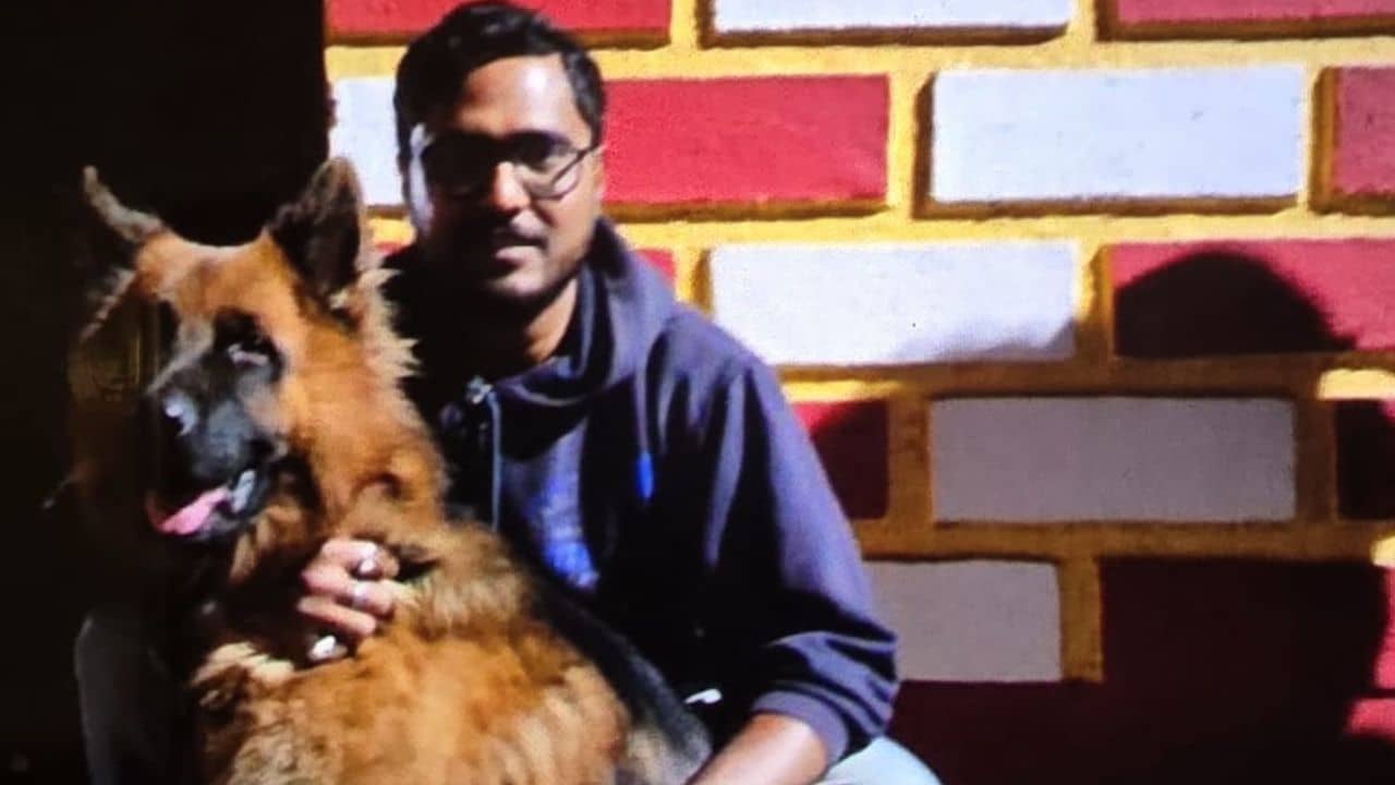 Asansol: তিন পোষ্য, মা-কে খুন করে হাতের শিরা কাটলেন যুবক... নেপথ্যে শিউরে ওঠার মতো কারণ