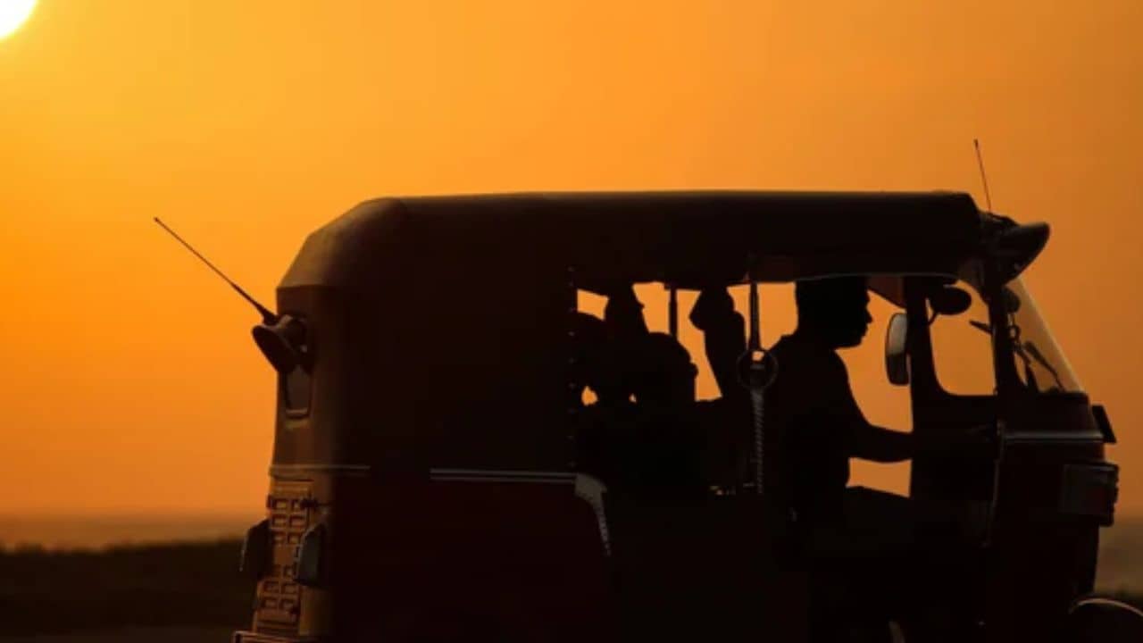 জাতীয় পুরস্কারজয়ী অভিনেতা, এখন পেট চালাতে অটো চালান! জানেন কে তিনি?