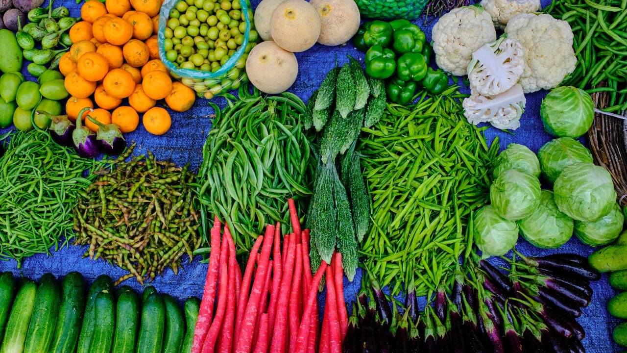 Monsoon Food: বর্ষায় বিষ এই ৫টি সবজি! পুষ্টিবিদ বলছেন আজই খাওয়া বন্ধ করুন, নইলে...