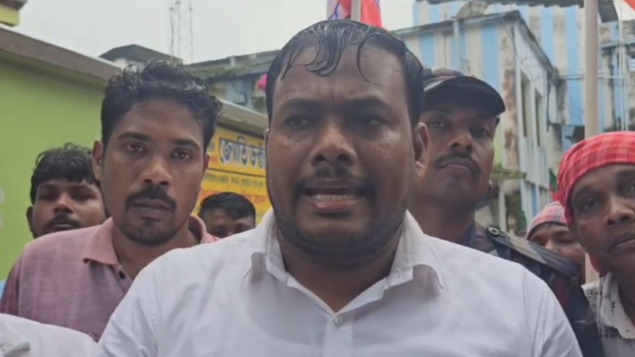 Arambag: 'কৃষকদের লুট করে মদ মাংস! তোর বাপের টাকা নাকি রে?', বেলাগাম BJP MLA Arambag: 'কৃষকদের লুট করে মদ মাংস! তোর বাপের টাকা নাকি রে?', বেলাগাম BJP MLA