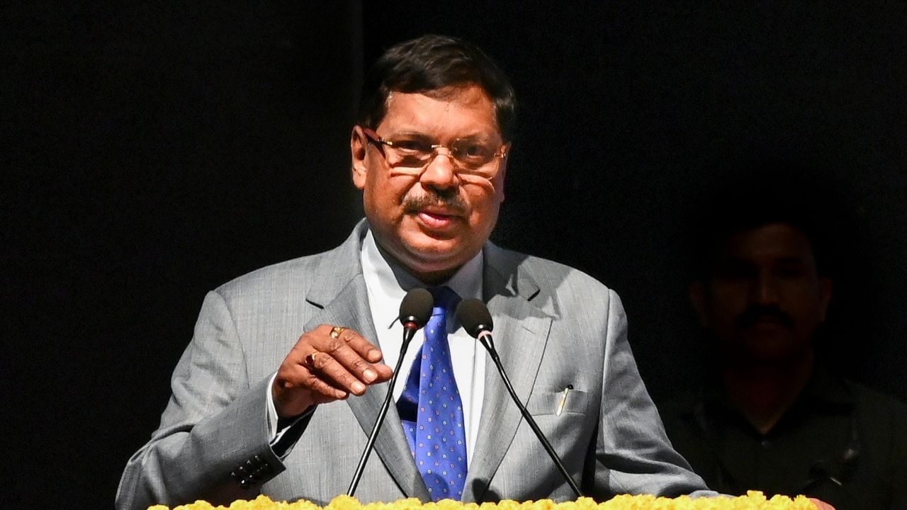 CJI BR Gavai: 'টাকার মোহ নয়, ন্যায়বিচারের সঙ্গে প্রেম করুন', বিচারপতিদের পরামর্শ গবাইয়ের CJI BR Gavai: 'টাকার মোহ নয়, ন্যায়বিচারের সঙ্গে প্রেম করুন', বিচারপতিদের পরামর্শ গবাইয়ের