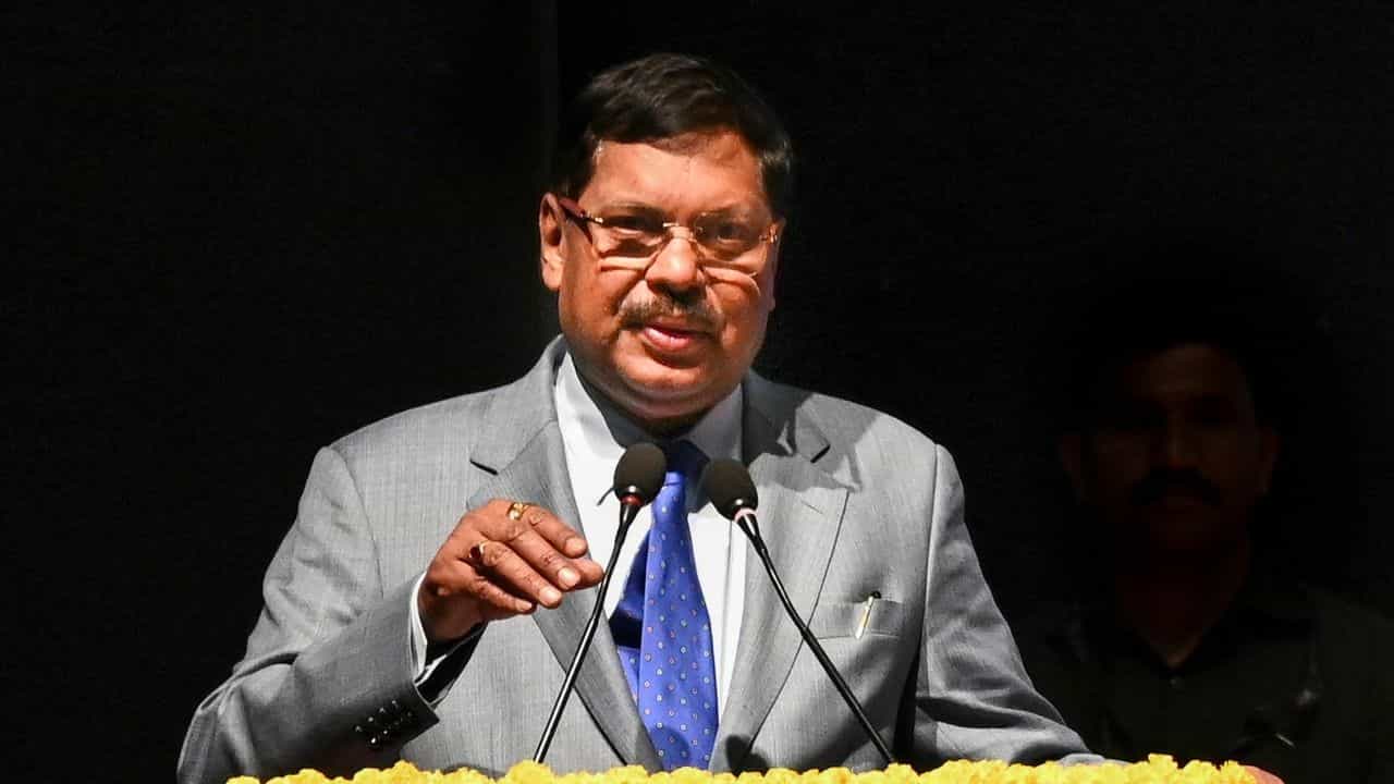 CJI BR Gavai: 'টাকার মোহ নয়, ন্যায়বিচারের সঙ্গে প্রেম করুন', বিচারপতিদের পরামর্শ গবাইয়ের CJI BR Gavai: 'টাকার মোহ নয়, ন্যায়বিচারের সঙ্গে প্রেম করুন', বিচারপতিদের পরামর্শ গবাইয়ের