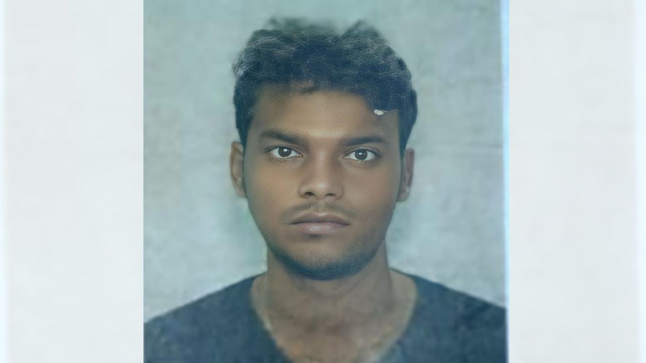 Bagladeshi: বাগদা থেকে বাবা ভাড়া করেছিল যুবক, বাংলাদেশি রকির কীর্তি জানলে মাথায় হাত পড়বে Bagladeshi: বাগদা থেকে বাবা ভাড়া করেছিল যুবক, বাংলাদেশি রকির কীর্তি জানলে মাথায় হাত পড়বে