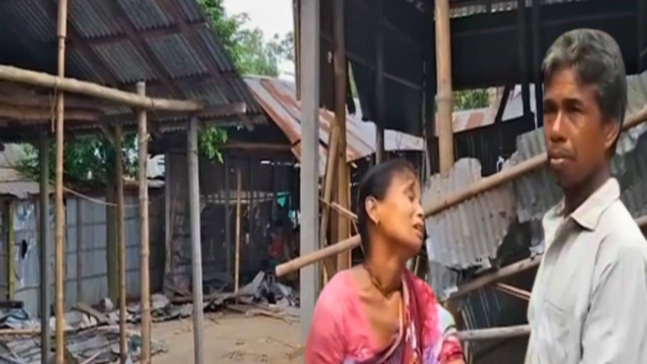 Bangladesh: ফাঁকা হচ্ছে গ্রাম! রাতের অন্ধকারে হিন্দু বাড়িতে চলল হামলা, সেনা পৌঁছল পরদিন