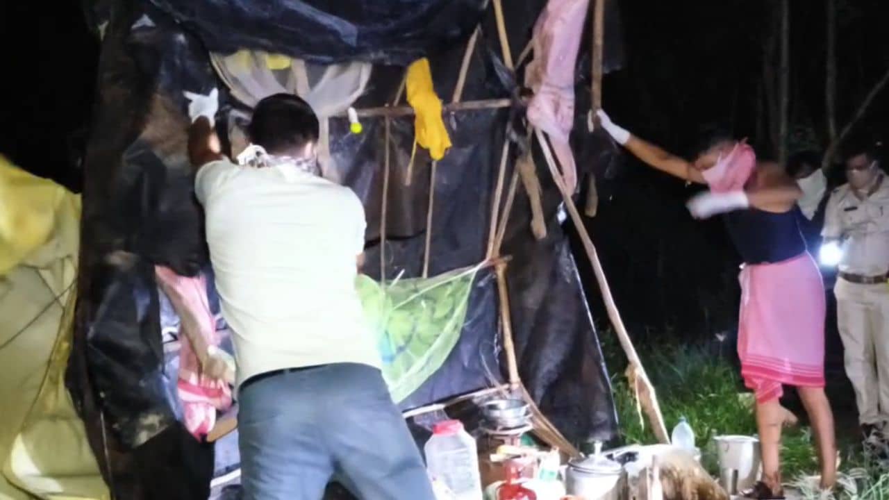 Bankura: ৩০ বছর আগে স্ত্রীকে খুন করেন, আজ তিনি বৃদ্ধ, এতদিন পর সেই মানুষটাকেই তাঁবুতে যে অবস্থায় দেখলেন পড়শিরা