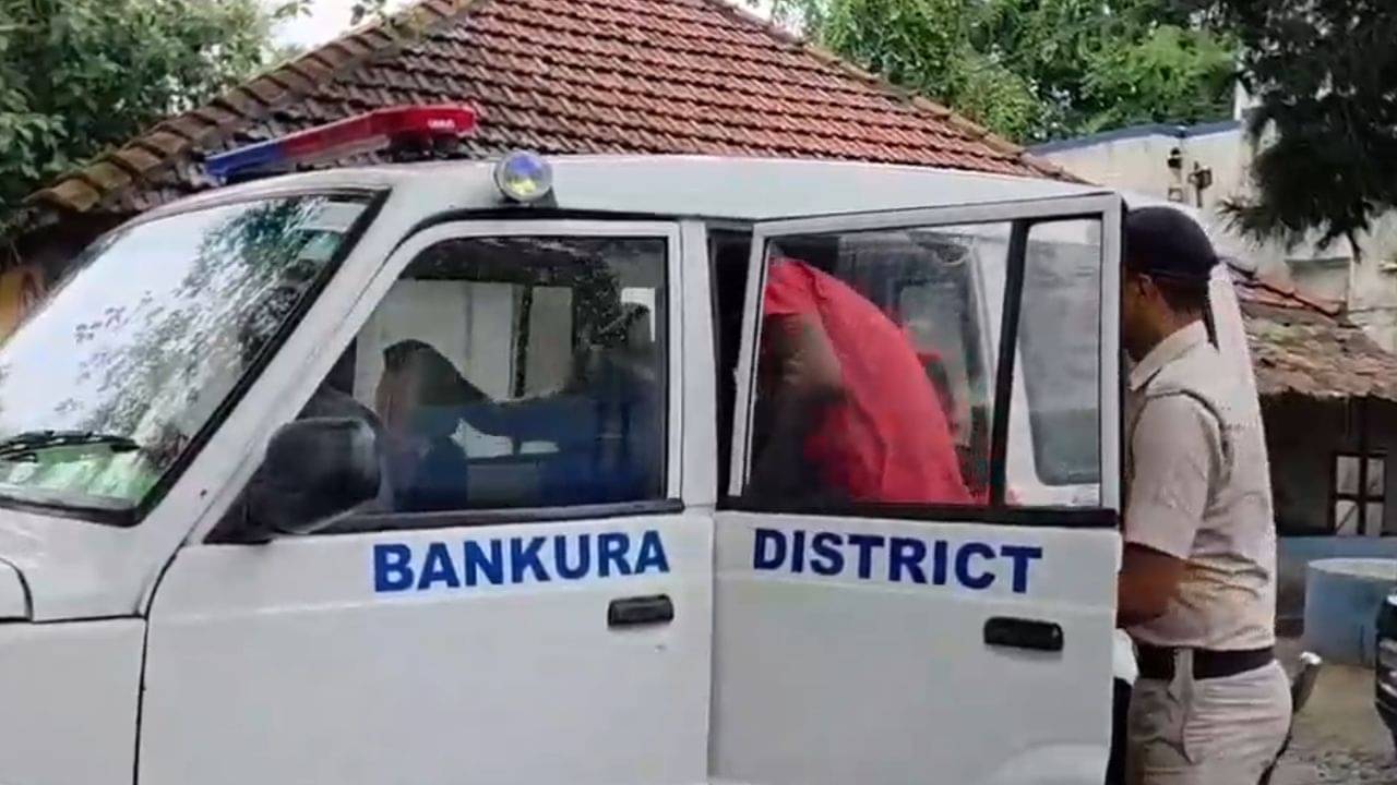 Bankura: সুযোগ পেয়ে ৩ বছরের নিষ্পাপ শিশুকে ধর্ষণ, বাবা-মা চুপ থাকলেও গুণধর নিজেই ভাইরাল করল কীর্তি