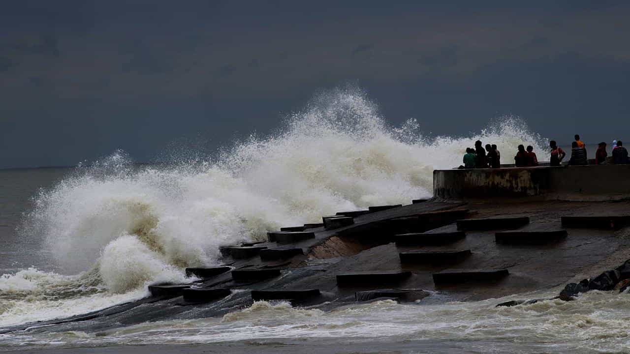 Weather Update: ২২-২৩ তারিখ বড়সড় নিষেধাজ্ঞা উত্তর বঙ্গোপসাগরে! আর কী জানাচ্ছে আবহাওয়া দফতর Weather Update: ২২-২৩ তারিখ বড়সড় নিষেধাজ্ঞা উত্তর বঙ্গোপসাগরে! আর কী জানাচ্ছে আবহাওয়া দফতর
