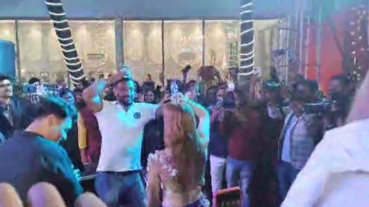 Belghoria: বেলি ডান্সারের সঙ্গে জামাল কুদু তৃণমূল ছাত্র পরিষদ নেতার, অধ্যক্ষ বললেন, কলেজ ফেস্টের ভিডিয়ো নয়