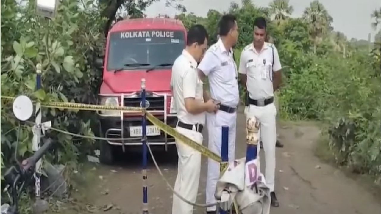 Bhangar TMC Leader Murder: হাসনাবাদে গিয়ে ধরল পুলিশ, ভাঙড়ে রেজ্জাক খাঁ-খুনে গ্রেফতার আরও এক Bhangar TMC Leader Murder: হাসনাবাদে গিয়ে ধরল পুলিশ, ভাঙড়ে রেজ্জাক খাঁ-খুনে গ্রেফতার আরও এক