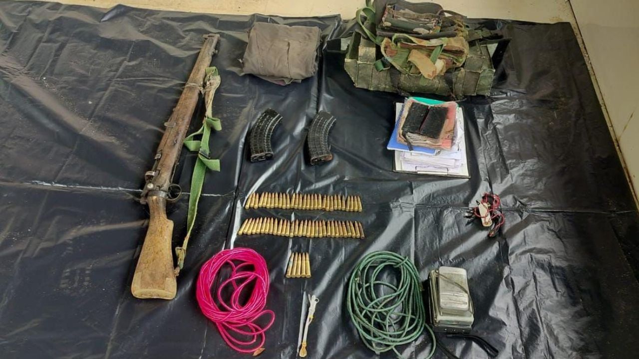 Maoist Leader Encountered: স্নাইপার হাতে পেলেই শেষ, মাথার দাম ৮ লক্ষ টাকা! সেই মাওবাদী নেতাকে খতম করল বাহিনী Maoist Leader Encountered: স্নাইপার হাতে পেলেই শেষ, মাথার দাম ৮ লক্ষ টাকা! সেই মাওবাদী নেতাকে খতম করল বাহিনী