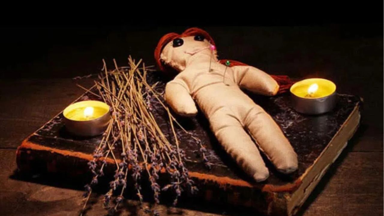 Black Magic: মেয়ের অমত, তারপরও ডিভোর্সের জন্য তান্ত্রিকের দ্বারস্থ মা-বাবা, কারণ জানলে চমকে উঠবেন Black Magic: মেয়ের অমত, তারপরও ডিভোর্সের জন্য তান্ত্রিকের দ্বারস্থ মা-বাবা, কারণ জানলে চমকে উঠবেন