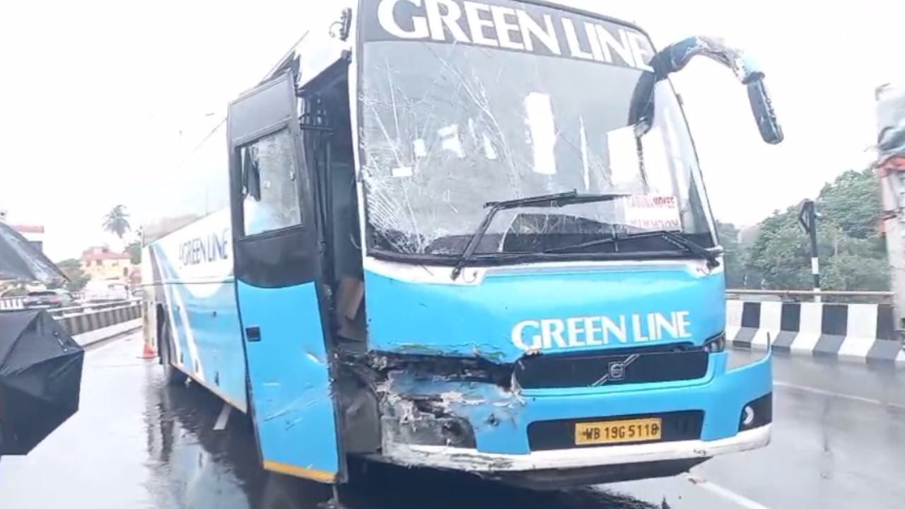 Howrah: নিবেদিতা সেতুতে বড় ঘটনা, বৃষ্টির মধ্যেই নিয়ন্ত্রণ হারাল বাস, আহত অনেকে Howrah: নিবেদিতা সেতুতে বড় ঘটনা, বৃষ্টির মধ্যেই নিয়ন্ত্রণ হারাল বাস, আহত অনেকে