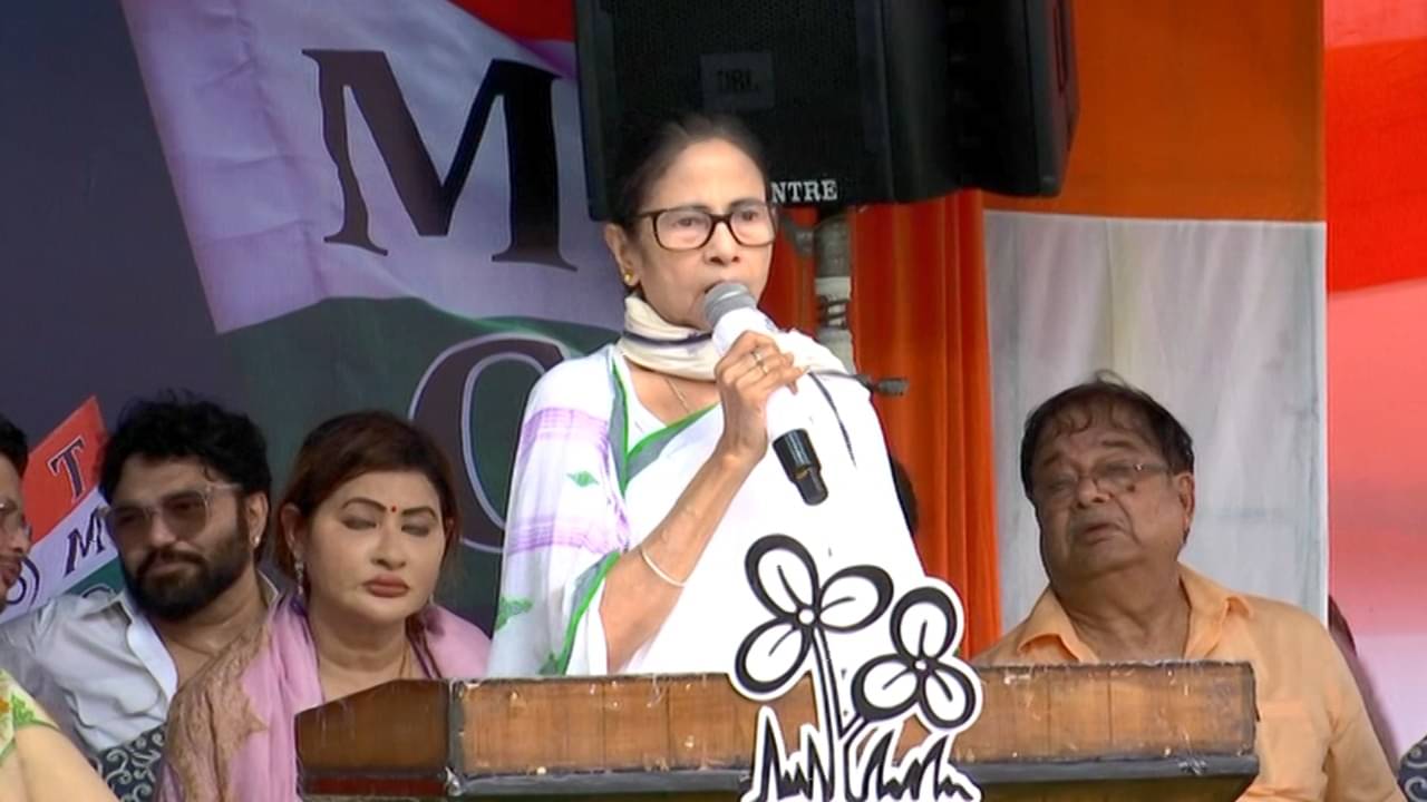 CM Mamata Banerjee: ‘বাংলায় কথা বললেই ডিটেনশন ক্যাম্পে পাঠাবে?’ কেন্দ্রের ‘গুপ্ত নোটিফিকেশন’ নিয়ে গর্জে উঠলেন মমতা
