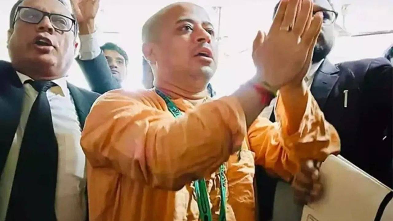 Chinmoy Krishna Das: বাহ্ বাংলাদেশ বাহ্! আইনজীবীর হত্যায় পুলিশের হেফাজতে থাকা চিন্ময় দাসকে অভিযুক্ত করলেন ইউনূস